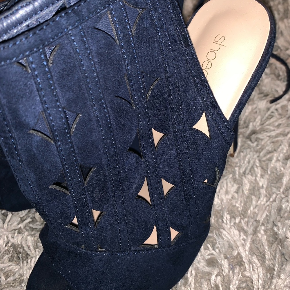 Navy blue heels
